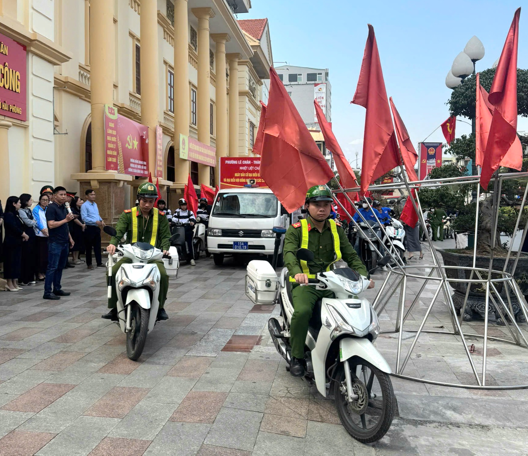 Tổ Cảnh sát trật tự - CAP Lê Chân: Tích cực bảo đảm TTATGT phục vụ bầu cử đại biểu Quốc hội khóa XVI và đại biểu HĐND các cấp